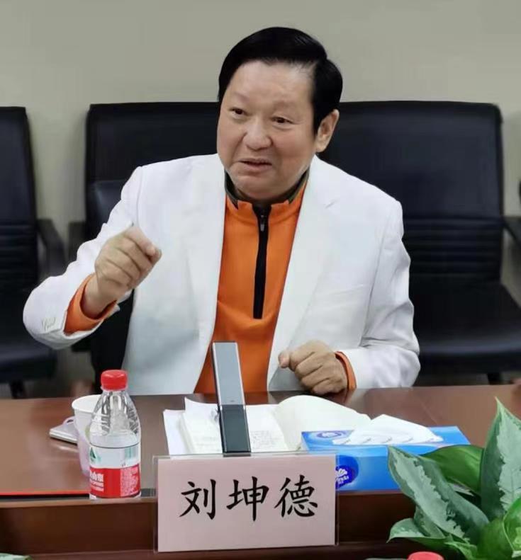 公益基金会·拓荒牛复明基金发起人,深圳退役军人的爱心代表刘坤德
