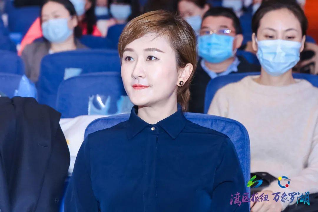 三八国际妇女节闫婷婷集聚她力量最美巾帼红