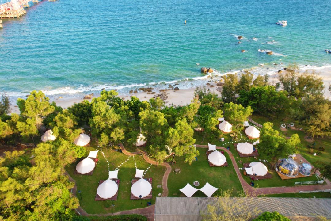 到海边帐篷享用海胆月饼下午茶