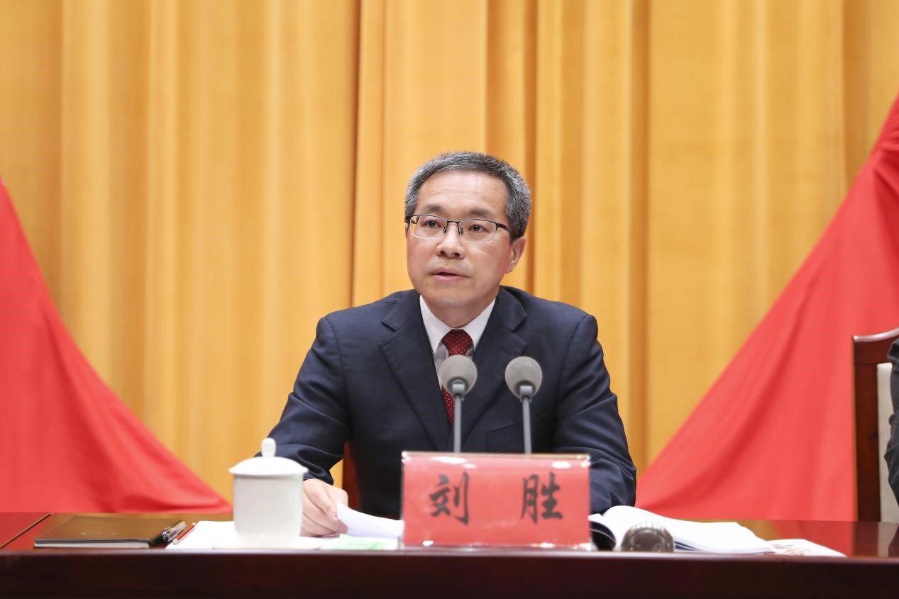 光明区委常委,宣传部部长刘大岭主持大会开幕式.