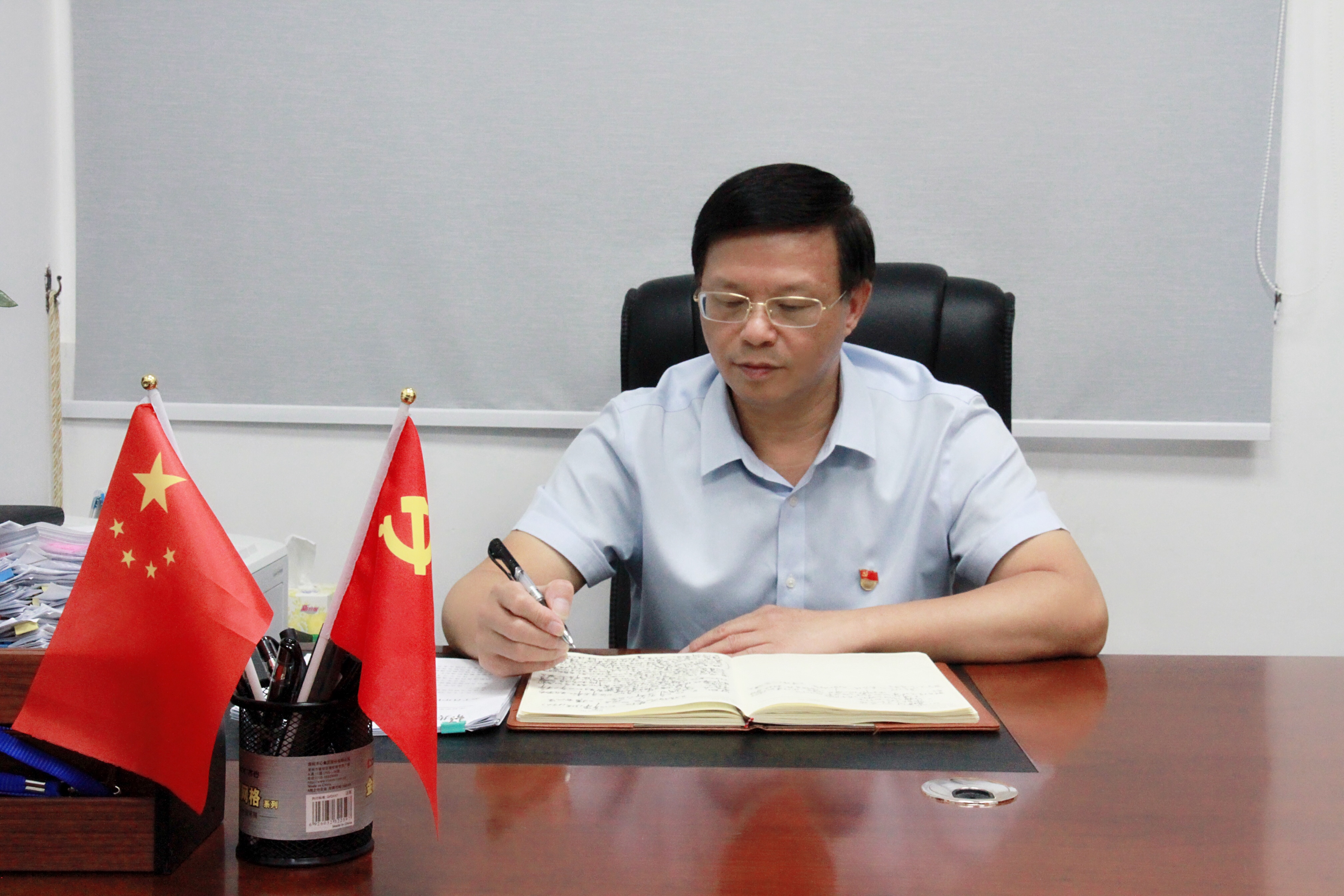 早安·光明特别节目 | 全国"最美信访干部"黄国滨:一枝一叶总关情,一