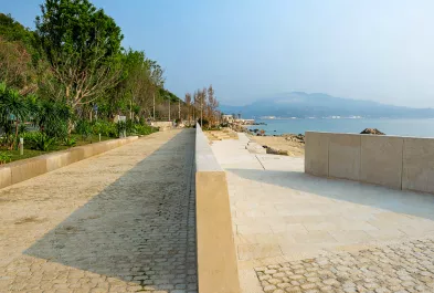 五一还去挤大小梅沙东部高标准设计的海堤示范段开园啦