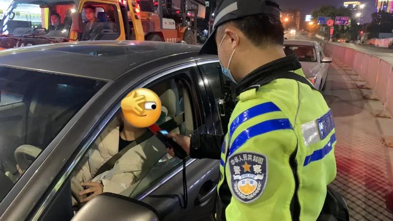 83333333深圳交警图片