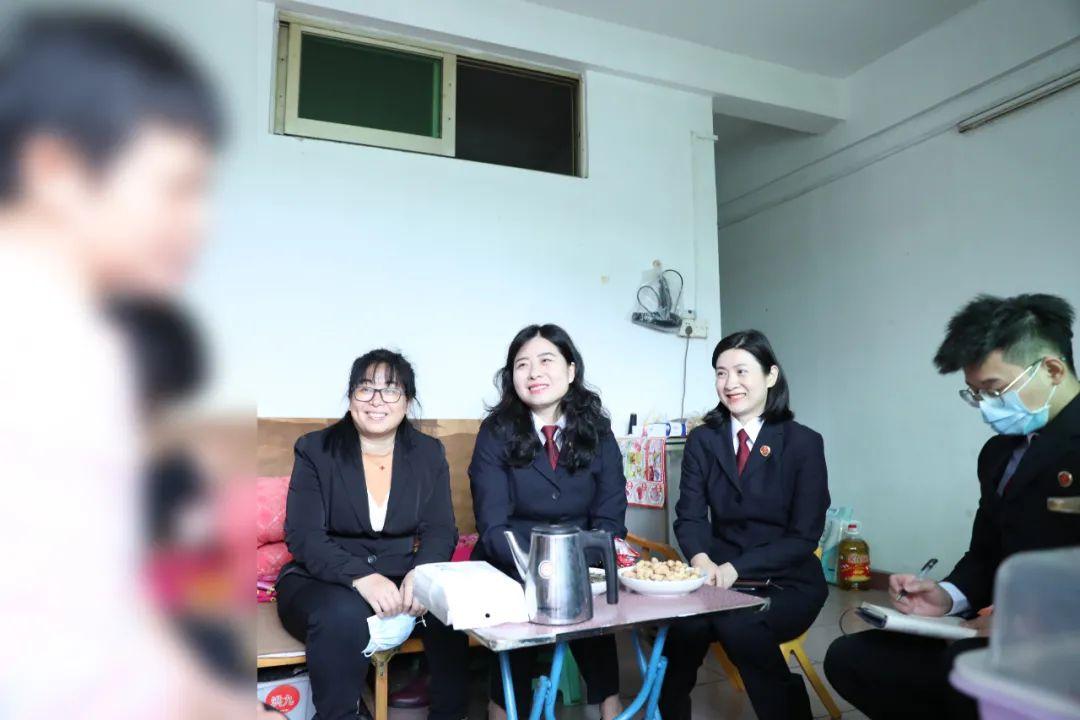 小玲回访情况:张娜副检察长带队对小玲的就学情况进行回访,走访了小玲