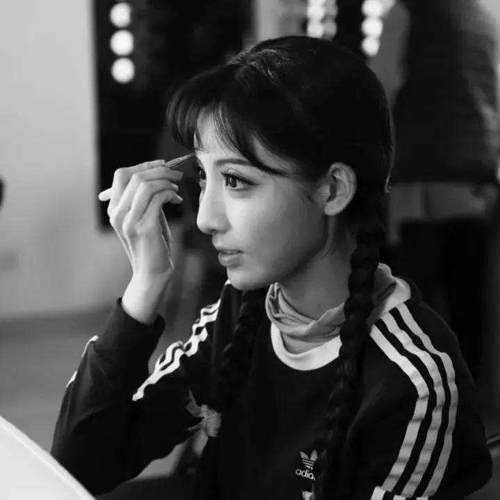 刘李优优 饰 白灵