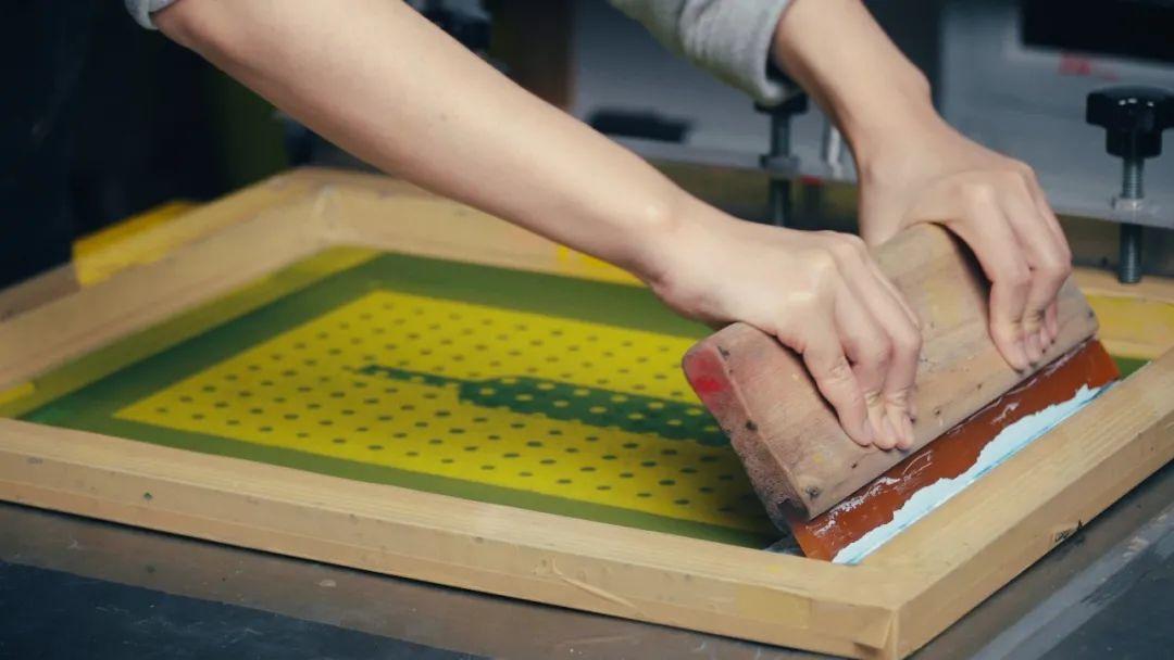 课程丨版的游戏丝网版画制作