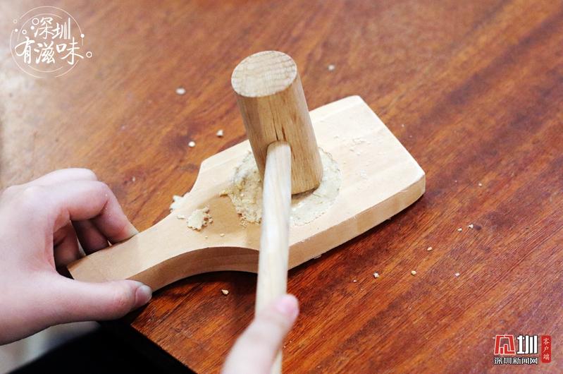 打米饼就是这么打的.