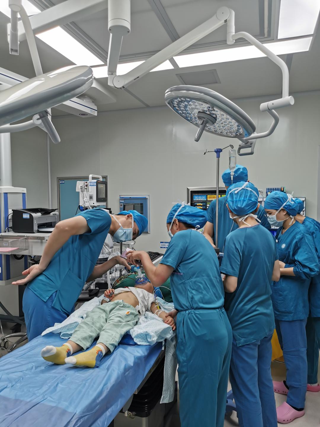 有猫腻孩子怎么可能笑着从手术室出来