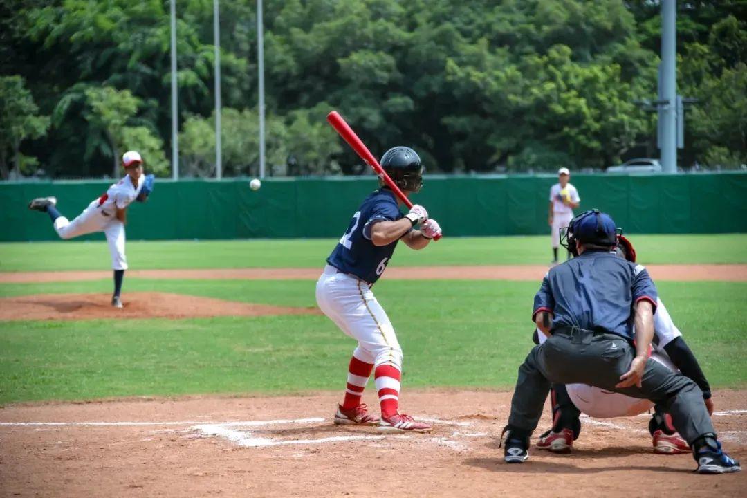 以棒过招以球会友看深港棒球小子在南山闪亮挥棒