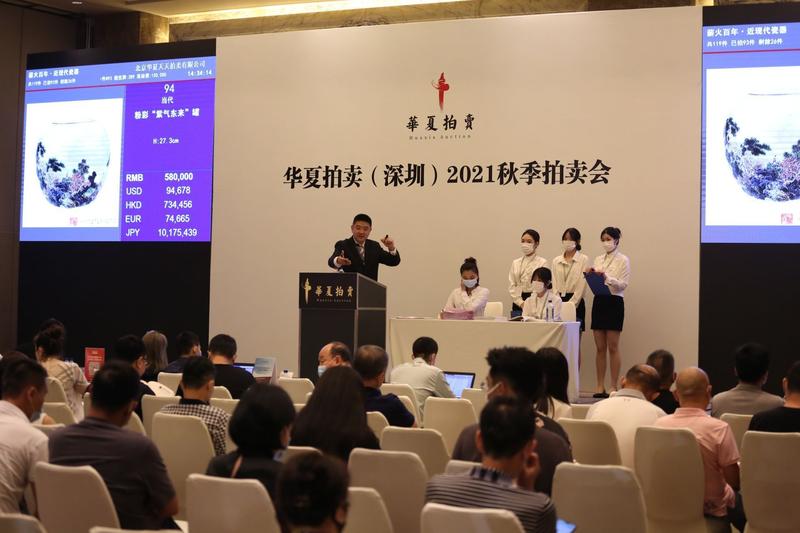 9月25日,本届文博会深圳古玩城分会场的重头活动——华夏拍卖(深圳)