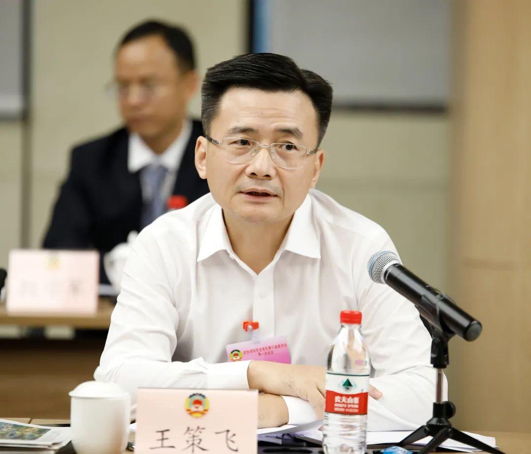 聚焦全会龙岗区委区政府主要领导参加区政协六届一次会议分组讨论关注
