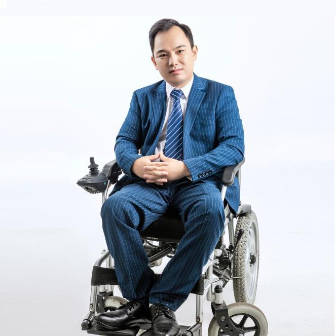 不平凡的平凡|吴浩波:轮椅上开启创业人生 追梦也助人寻梦