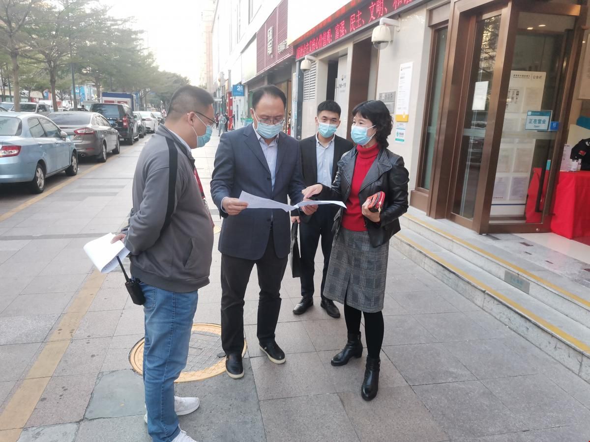 罗湖区副区长肖嘉睿到莲塘街道检查深港跨境货物作业点及大型商超疫情
